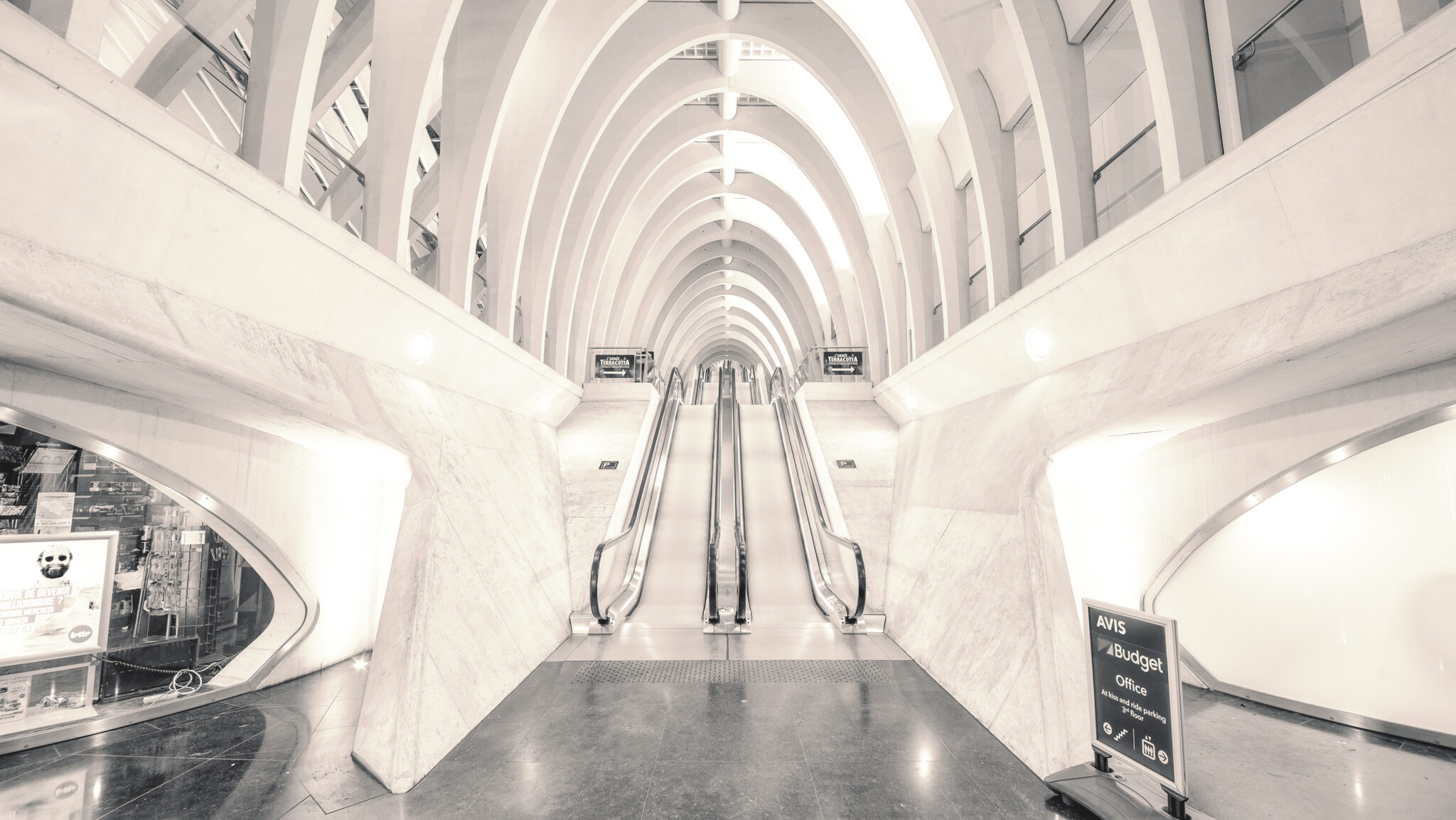 Rolltreppen im Bahnhofstunnel